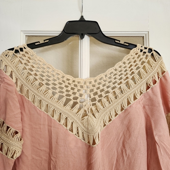 Umgee Boho Crochet Fringe Pink Cream Lace Trim Large Festival Poncho Blouse - Picture 6 of 10